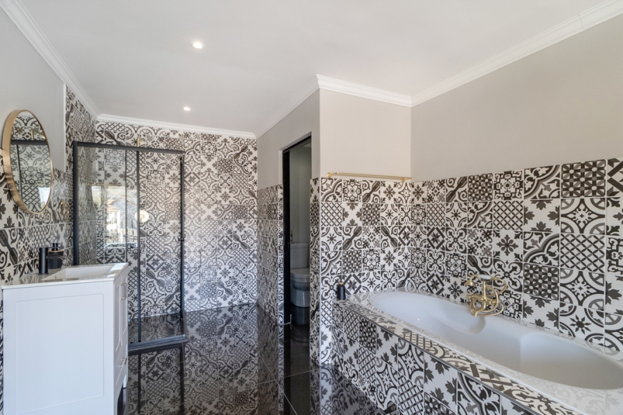 6 Bedroom Property for Sale in Eagles Landing North West